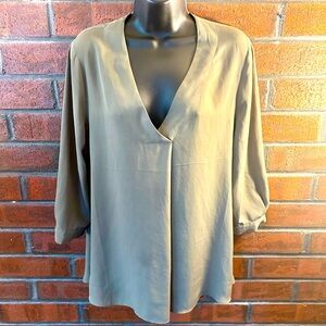 Rose & Olive V-Neck Top Large